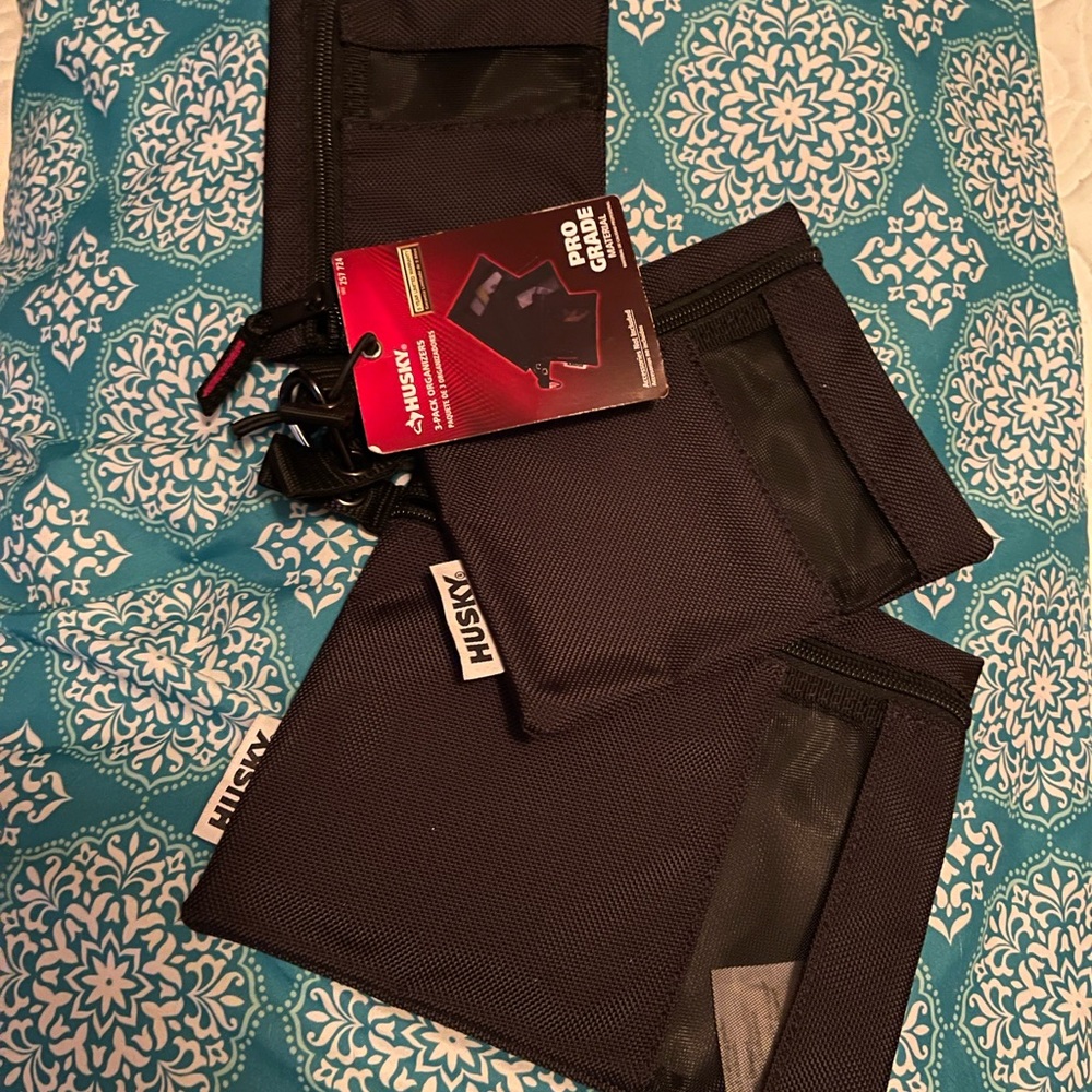 NWT HUSKY 3pk (s,m,l) black zip pouches attached with carabiner- h20 resistant!